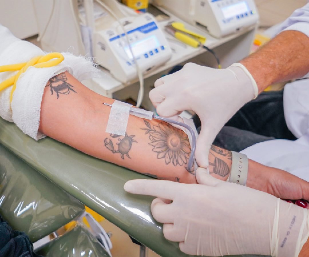 Com queda nos estoques, Hemepar convoca doadores de sangue tipos O+ e O-