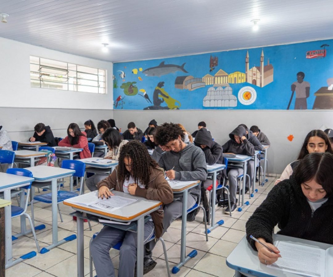 Prova Paraná Mais: 100 mil alunos da rede estadual se preparam para disputar vagas na UFPR 