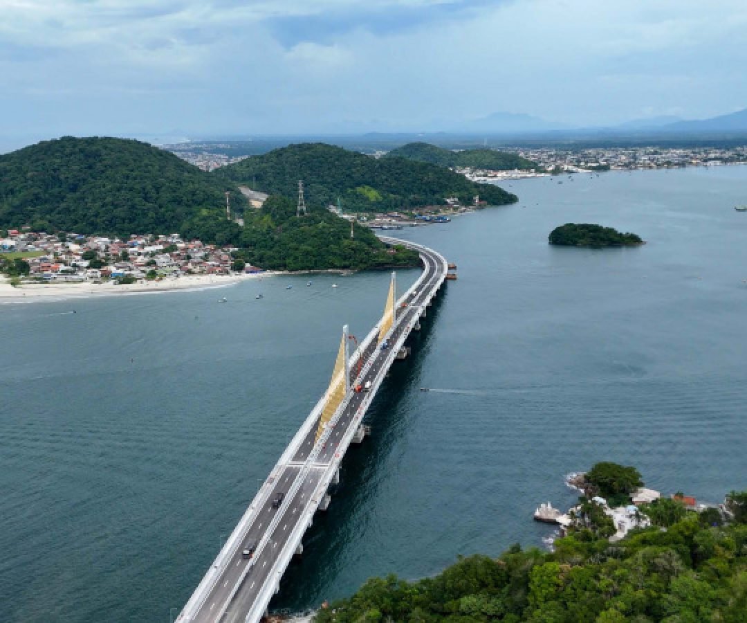 DER-PR controla acesso de veículos pesados na Ponte da Vitória com balanças