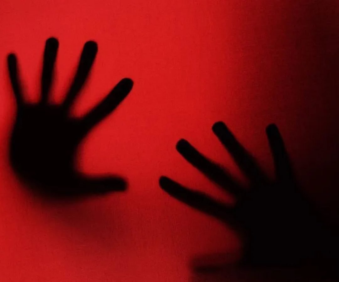 silhuetas-a-de-maos-aterrorizantes-no-estudio_0.jpg