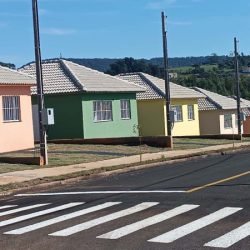 Em Siqueira Campos, 84 casas de nova etapa de residencial são entregues com apoio do Estado