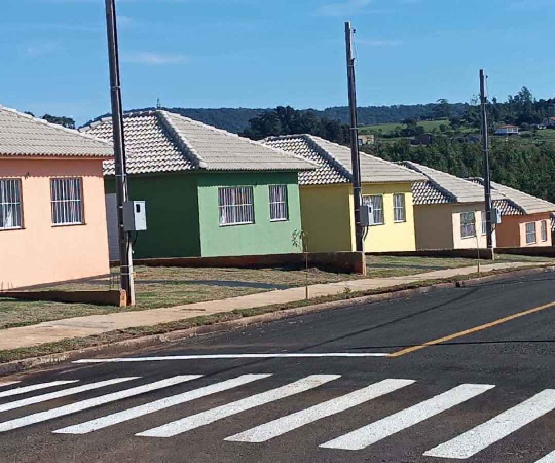 Em Siqueira Campos, 84 casas de nova etapa de residencial são entregues com apoio do Estado
