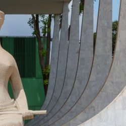 STF mantém fim da aposentadoria compulsória para juízes condenados