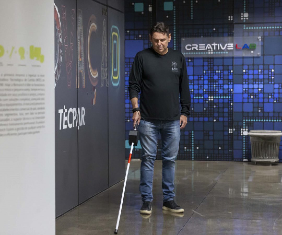 Startup incubada pelo Tecpar vai doar 100 bengalas inteligentes para deficientes visuais