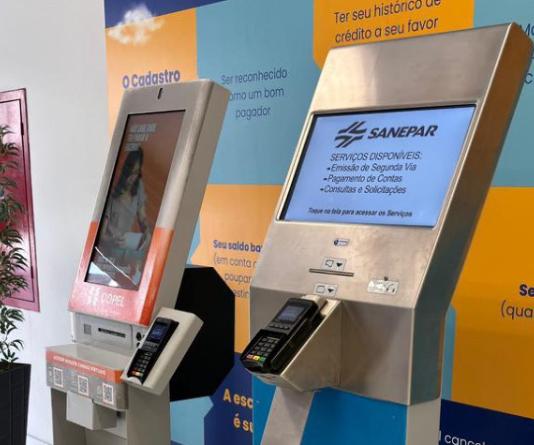 Sanepar amplia autoatendimento com novo totem na Associação Comercial do Paraná