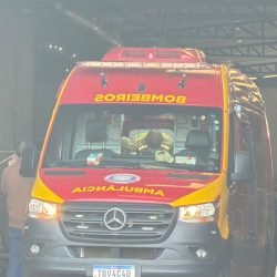 Trabalhador fica gravemente ferido após ser atropelado por empilhadeira em empresa às margens da BR-277