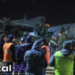 Avião militar cai próximo a aeroporto e deixa ao menos 15 mortos