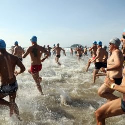 Tradicional Travessia de Guaratuba vai reunir centenas de competidores no domingo