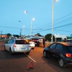 Três carros batem no viaduto da Avenida Rocha Pombo em Cascavel