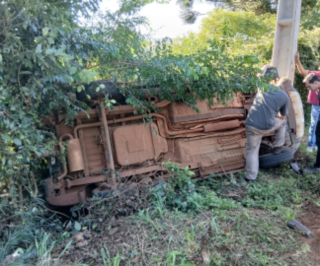 Três veículos se envolvem em acidente na Rio da Paz