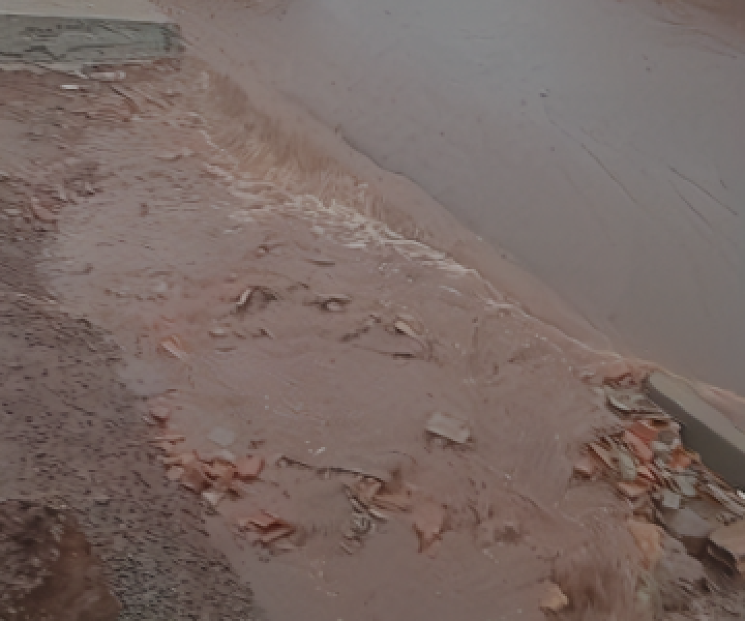Rua de Santa Tereza do Oeste se transforma em 'cachoeira' durante forte chuva deste sábado