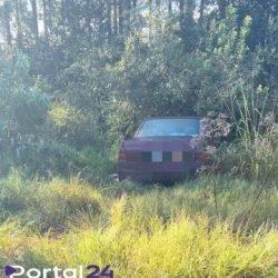 Veículo furtado é recuperado pela Polícia Militar em área de mata no bairro Floresta