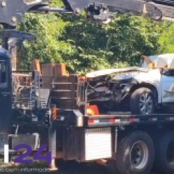 Veículo sai da pista na PR-317 e equipe da PRE realiza sinalização em Toledo