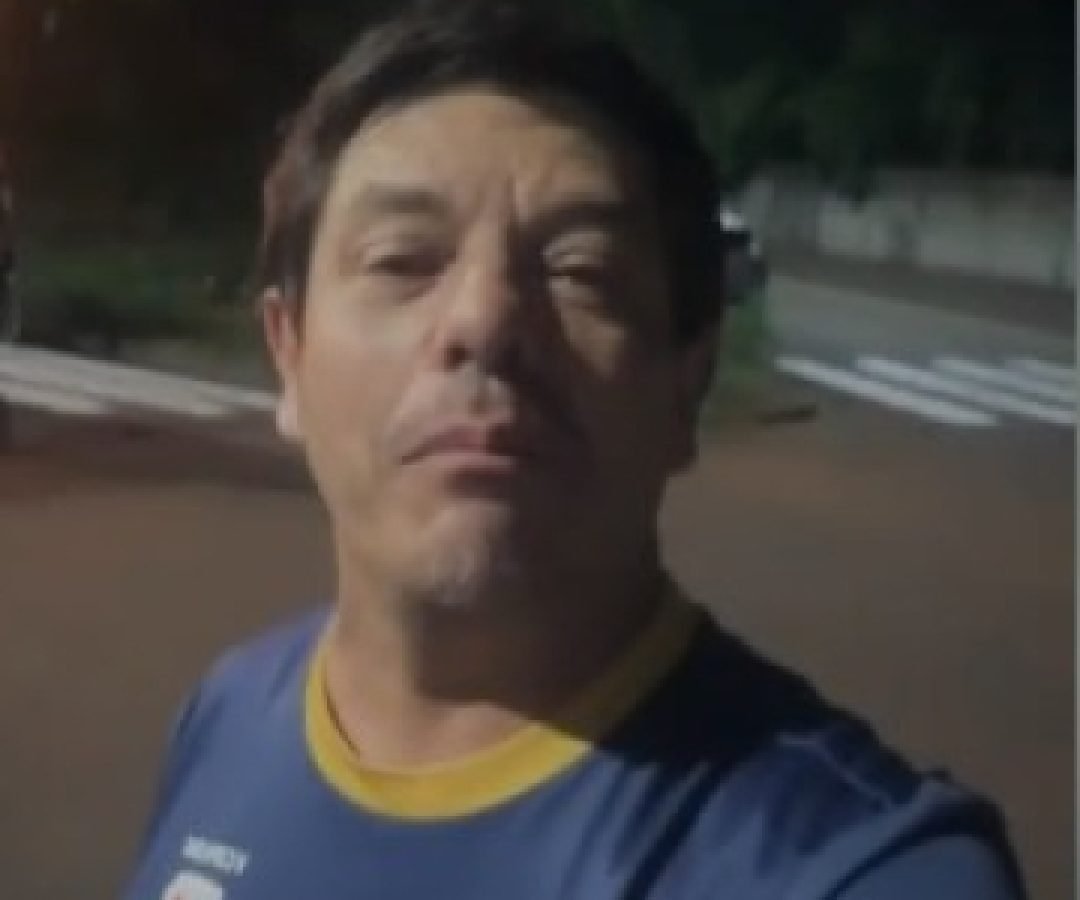 Vereador Dr. Lauri fiscaliza obra de sinalização viária no bairro Canadá