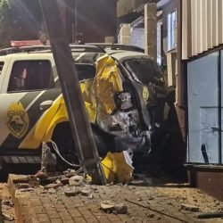 Viatura da Polícia Militar do Paraná se envolve em acidente durante ocorrência com disparos em Coronel Vivida
