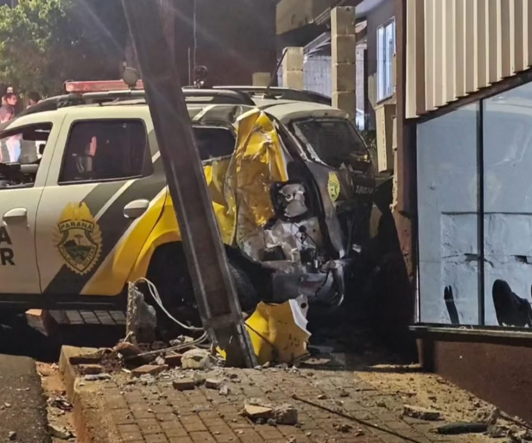 Viatura da Polícia Militar do Paraná se envolve em acidente durante ocorrência com disparos em Coronel Vivida