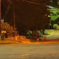 Vídeo mostra cego indo comprar droga na 'lojinha'