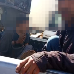Vídeo mostra momento em que dupla é contida por moradores após furto em Cascavel
