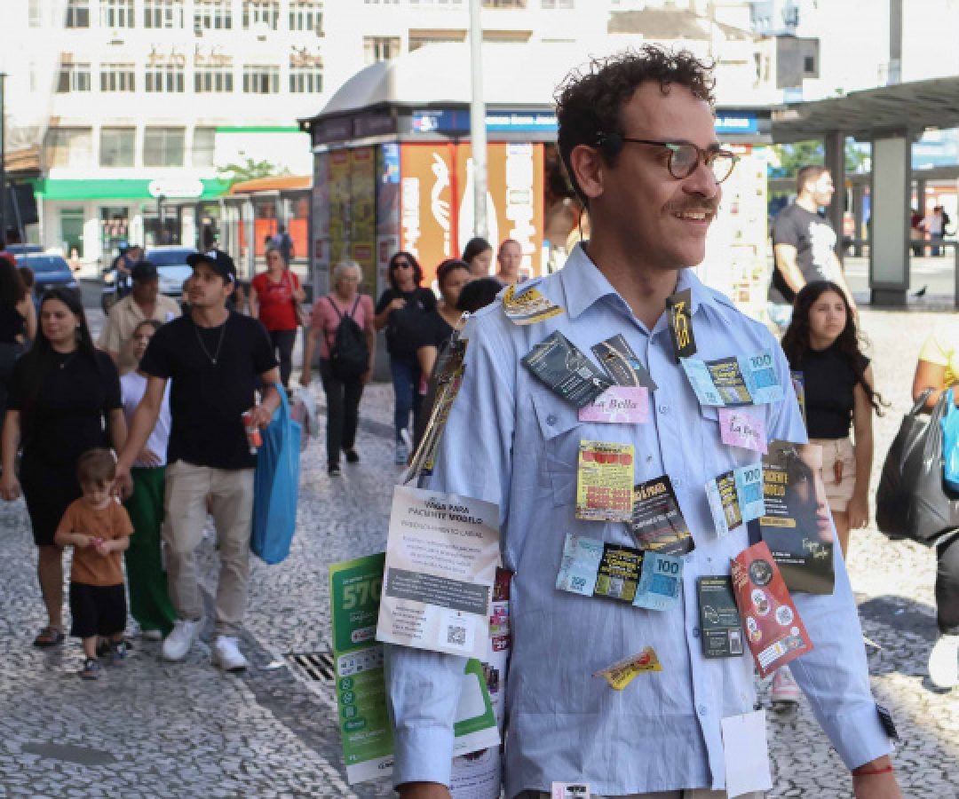 Museu Paranaense abre neste domingo “Vitrine Panfletária”, do artista pernambucano Elilson