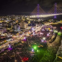Alok projeta Ponte de Guaratuba com drones no show recorde de público do Verão Maior Paraná