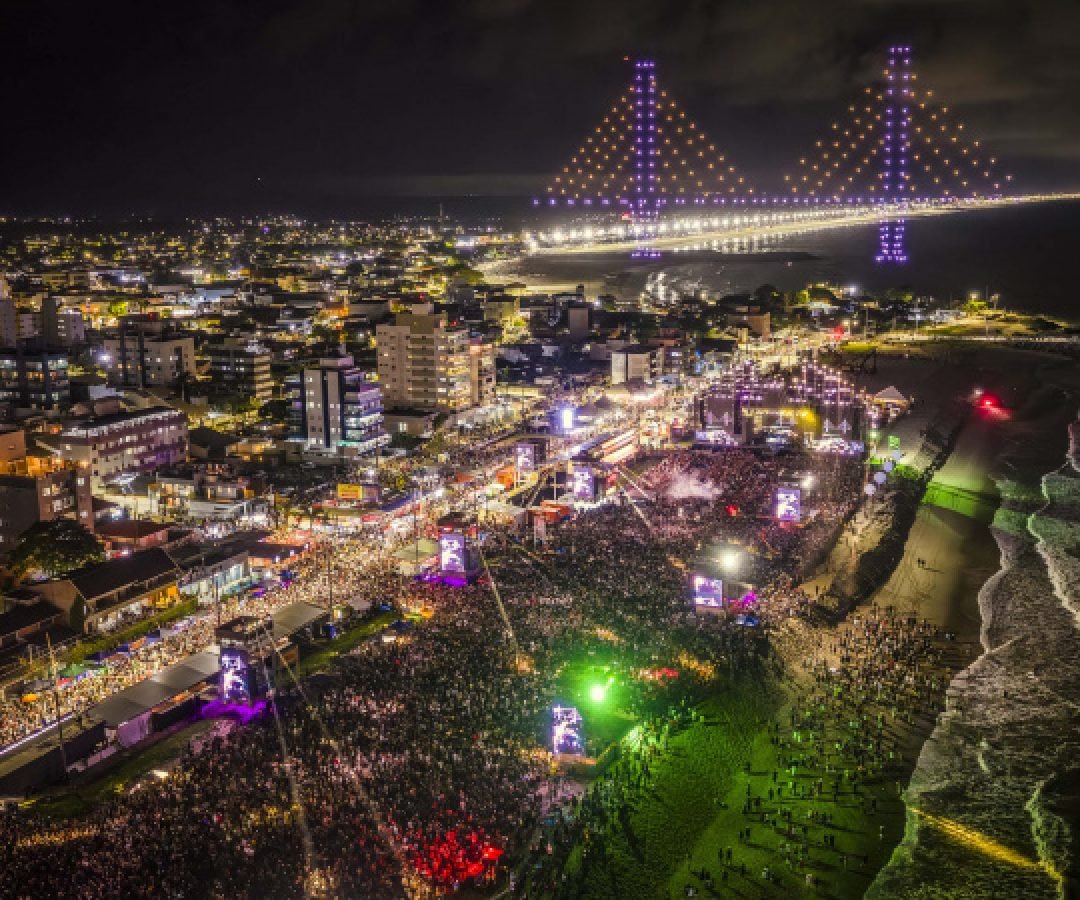 Alok projeta Ponte de Guaratuba com drones no show recorde de público do Verão Maior Paraná