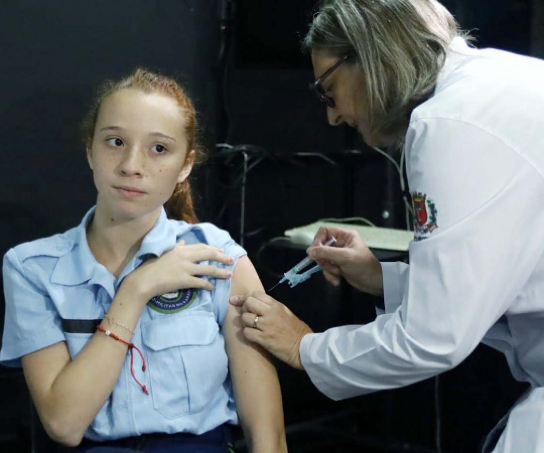 Governo do Paraná reforça campanha de vacinação contra gripe nas escolas estaduais