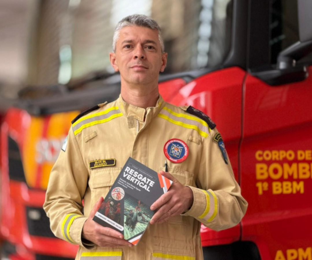 Bombeiro paranaense lança 3ª edição de livro referência em salvamento em altura