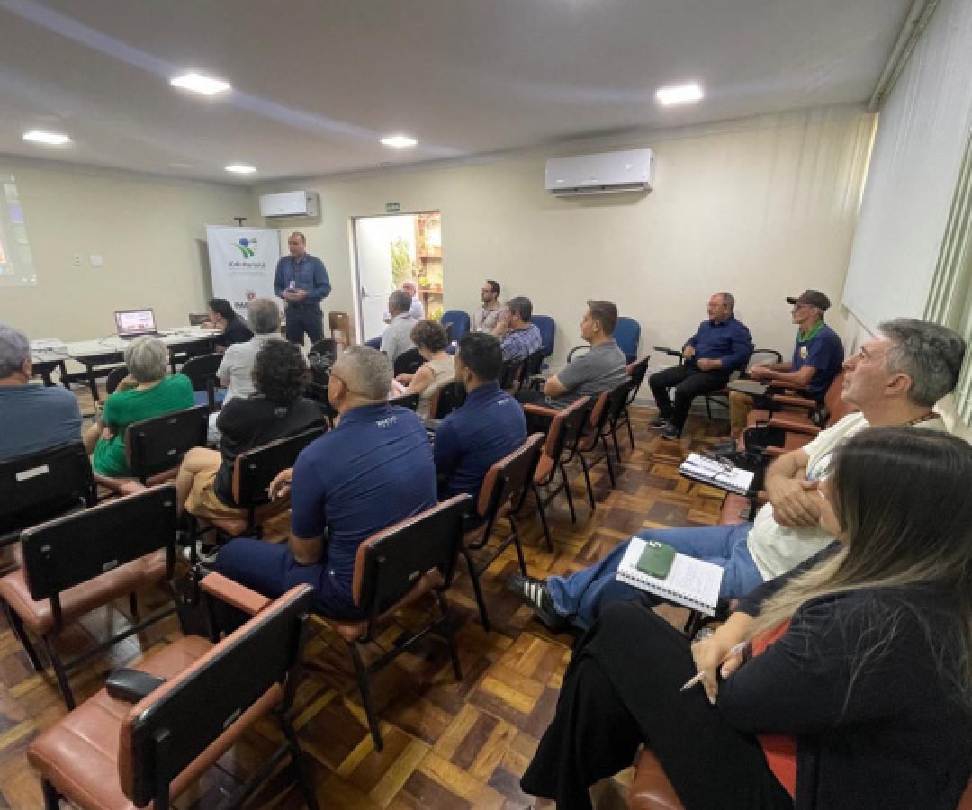 Adapar participa de encontro da Câmara Técnica da Sericicultura e reforça apoio ao setor