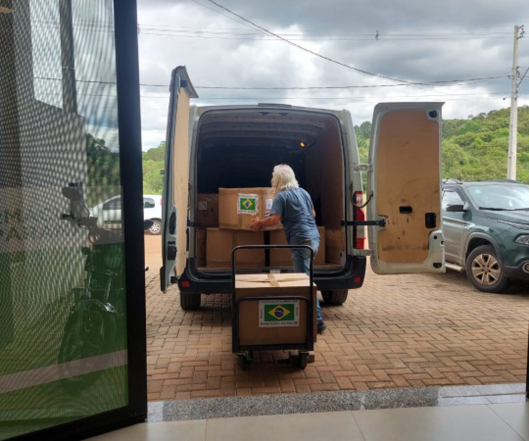 Estado coordena entrega de uma tonelada de medicamentos e insumos a Rio Bonito do Iguaçu