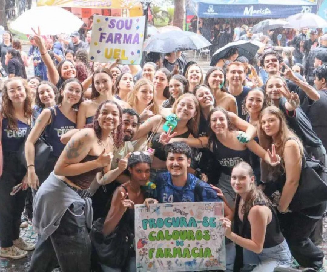 Aprovados na UEL: Vestibafest 2026 registra alegria, chuva intensa, tinta e entusiasmo