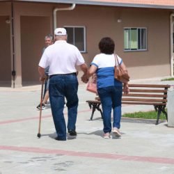 Saúde alerta sobre os riscos de queda de idosos; foram 13 mil casos no Paraná em 2025