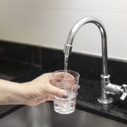 Calor recorde eleva em 20% o consumo de água tratada em Curitiba e RMC