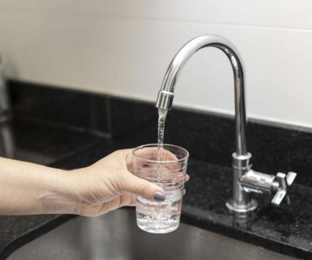 Calor recorde eleva em 20% o consumo de água tratada em Curitiba e RMC