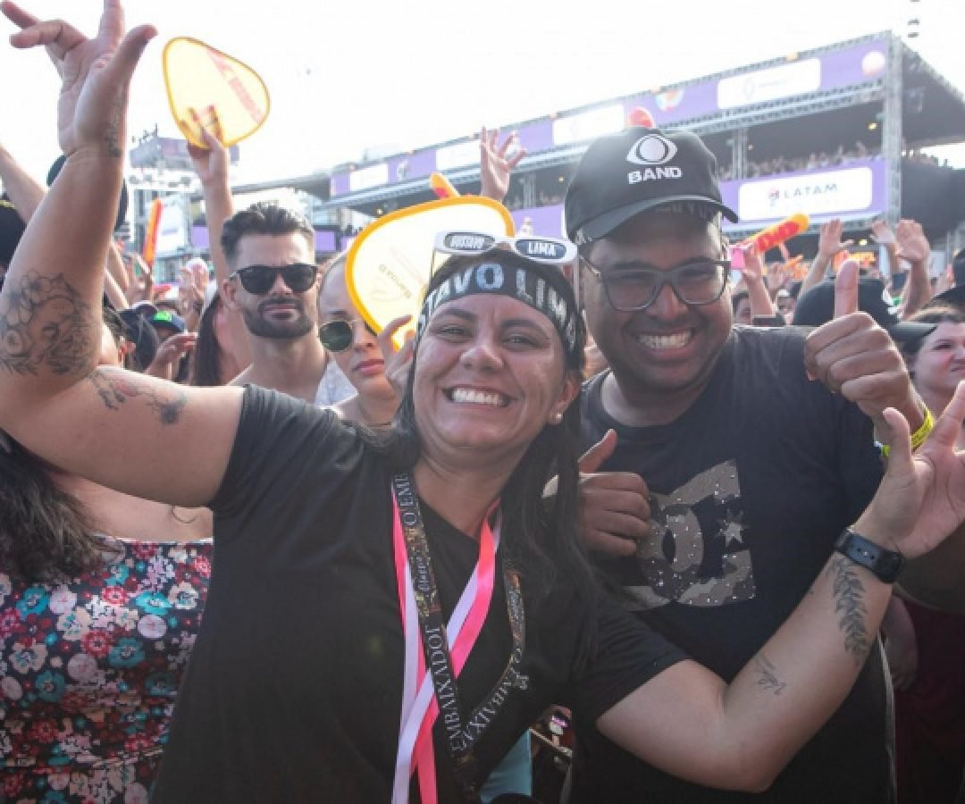 Prova de resistência: fãs ficam 24h na fila para show de Gusttavo Lima