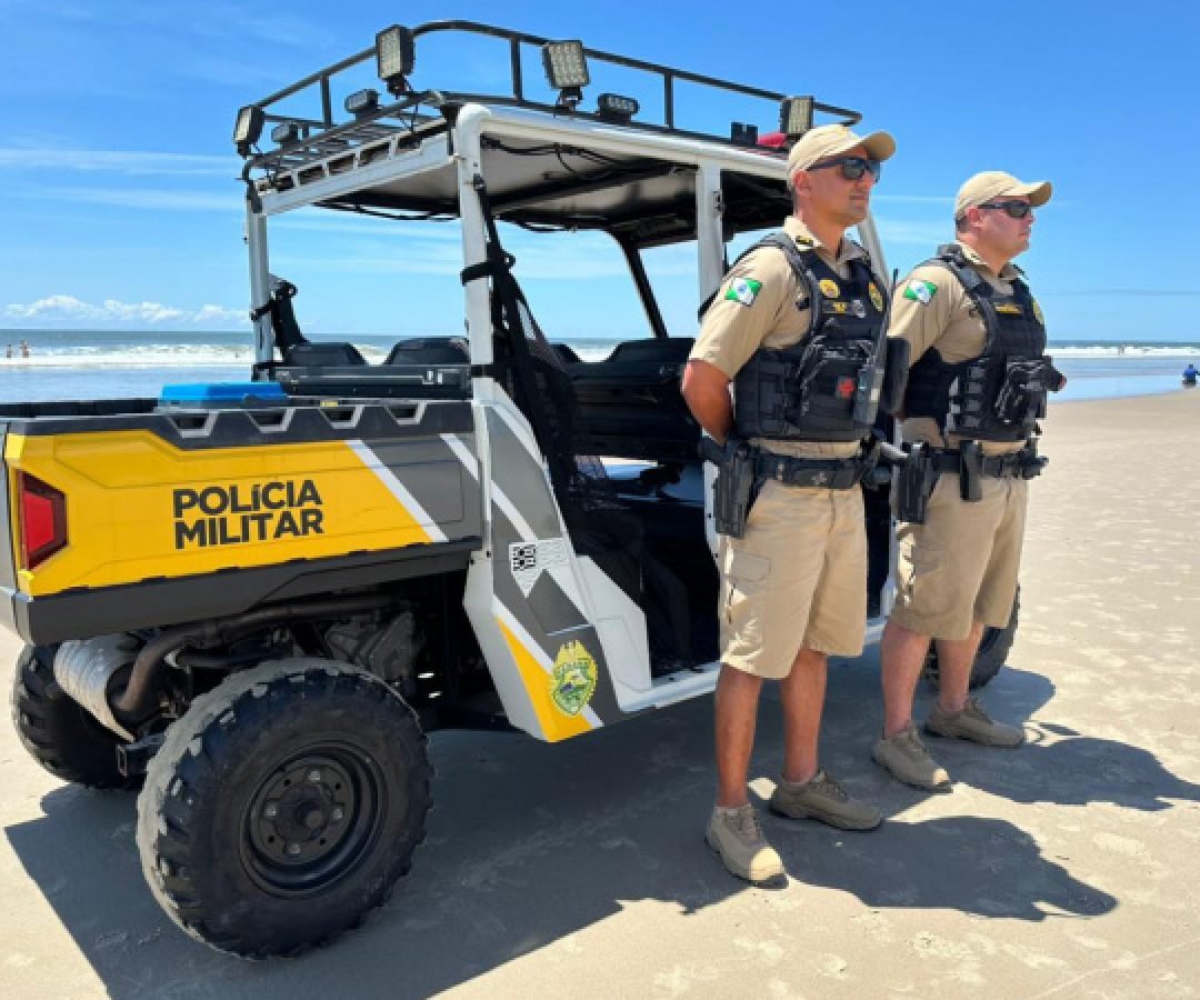 Veículos de patrulhamento na areia reforçam ação da PMPR no Verão Maior Paraná