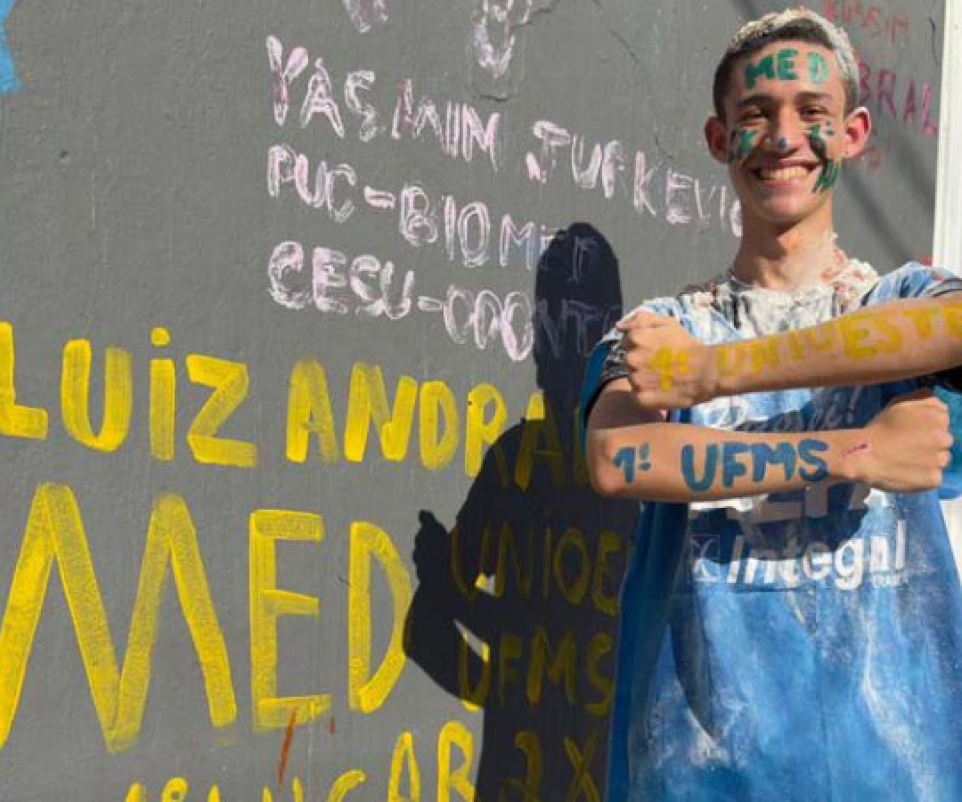 Aluno da rede pública vai do Ganhando o Mundo ao 1º lugar de medicina em federal