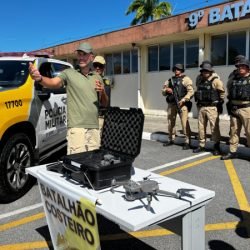 PMPR entrega drone à Patrulha Costeira e equipamento já será usado no Carnaval