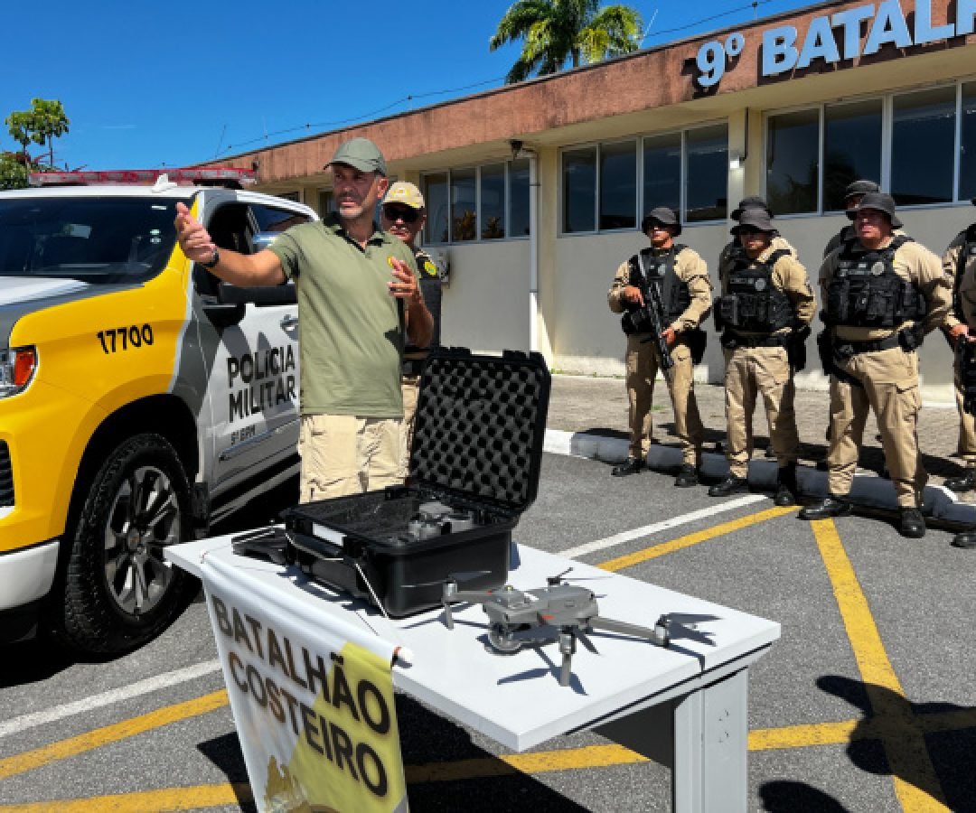 PMPR entrega drone à Patrulha Costeira e equipamento já será usado no Carnaval