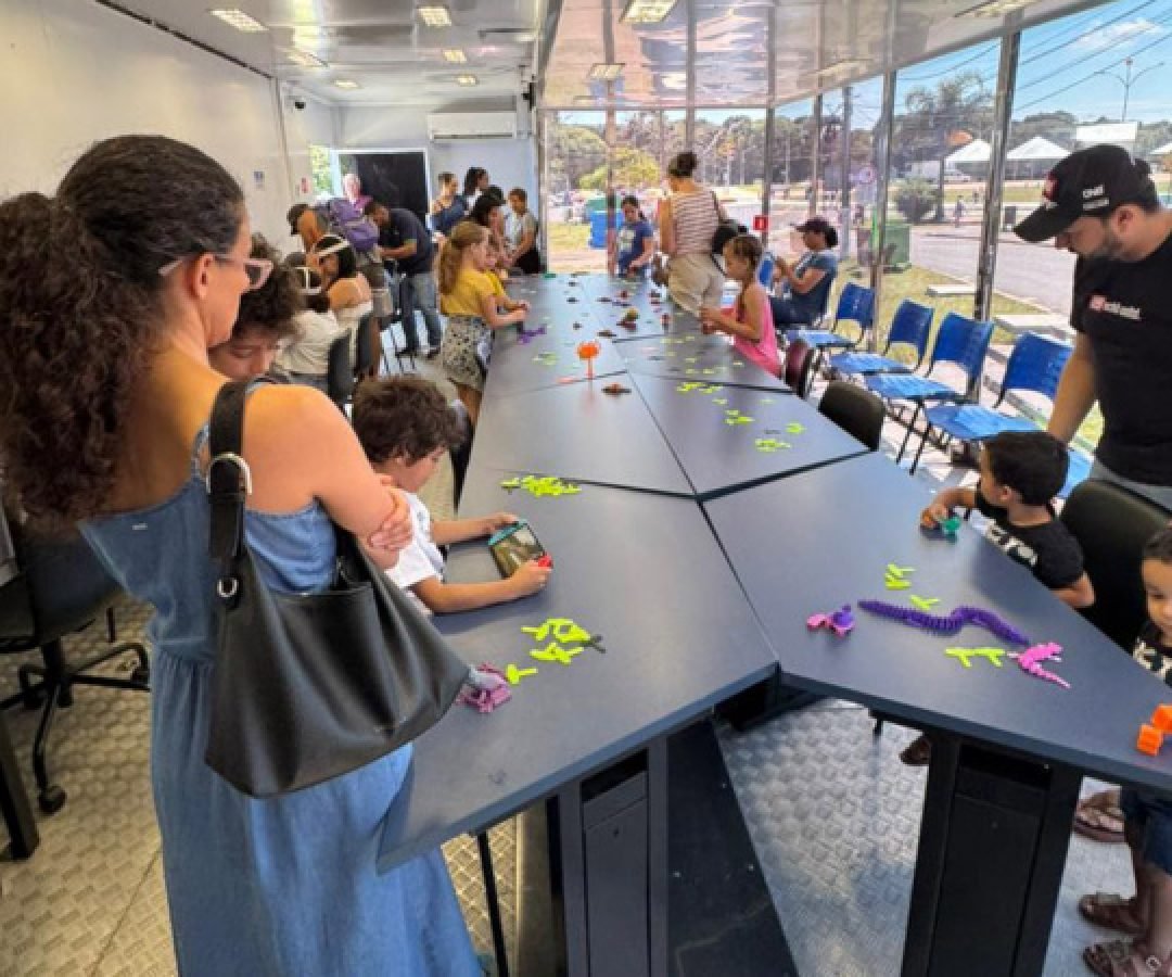 Carreta da Inovação chega ao oeste do Paraná e ao Vale do Ivaí