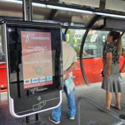 Ônibus metropolitanos passam a aceitar cartões de débito e crédito a partir de segunda
