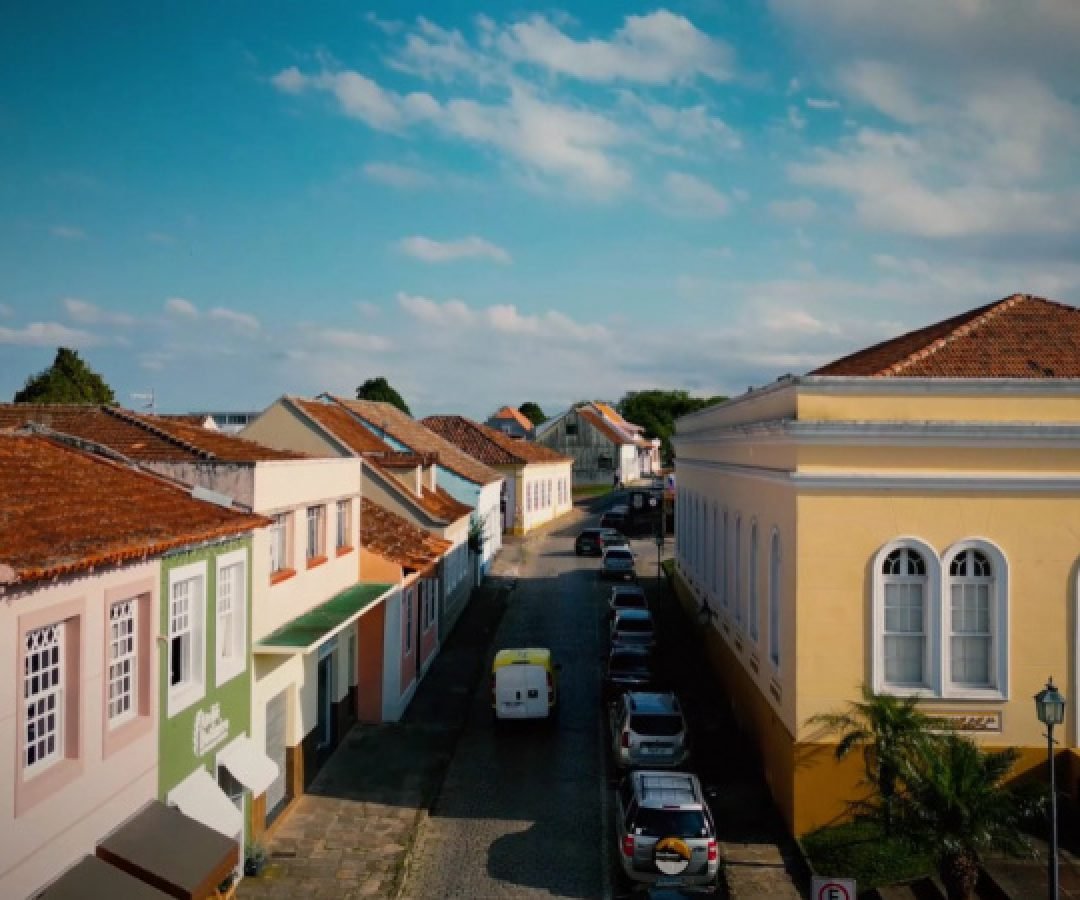 "Paraná Visto do Céu" sobrevoa a Lapa e revela história e paisagens sob nova perspectiva