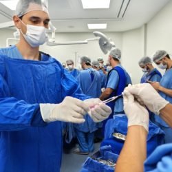 Paraná já tem 8 aplicações de polilaminina; Ratinho Junior recebe médicos e reforça apoio à pesquisa