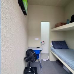 Secretaria da Segurança Pública divulga novas imagens da cela de Filipe Martins em Ponta Grossa