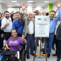 Piana inaugura unidade do Poupatempo em Paranaguá, a 1ª com sala sensorial