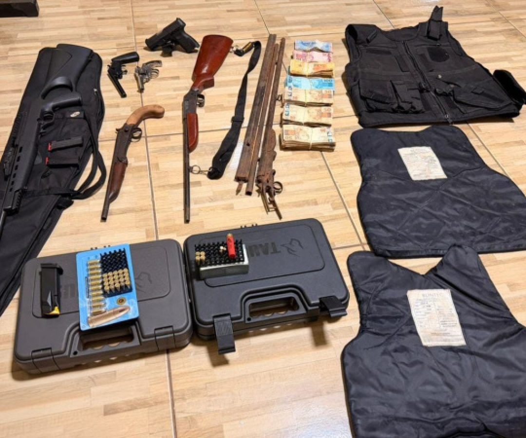 PMPR apreende seis armas e R$ 46 mil em residência no Vale do Ivaí