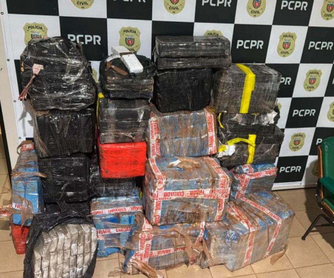 PCPR encontra 734 kg de maconha em carreta que quase bateu em viatura policial