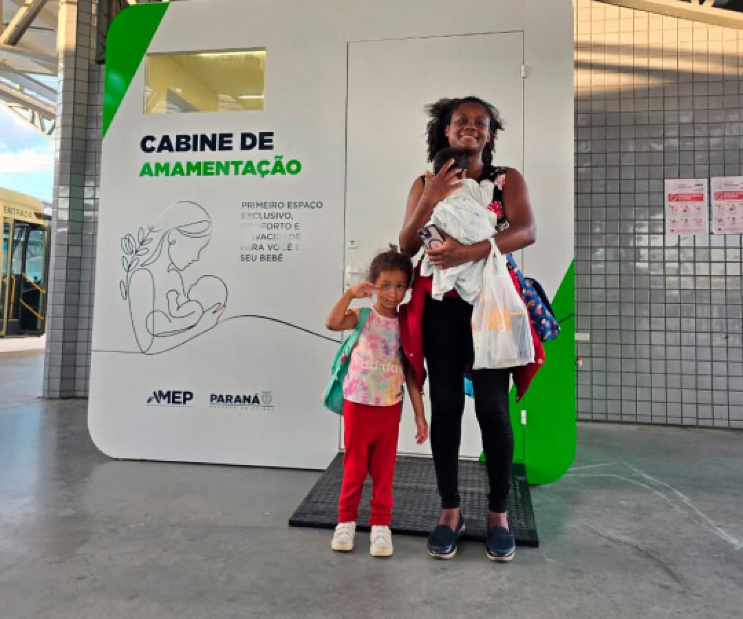 Paraná instala cabine de amamentação em terminal metropolitano e amplia conforto das mães