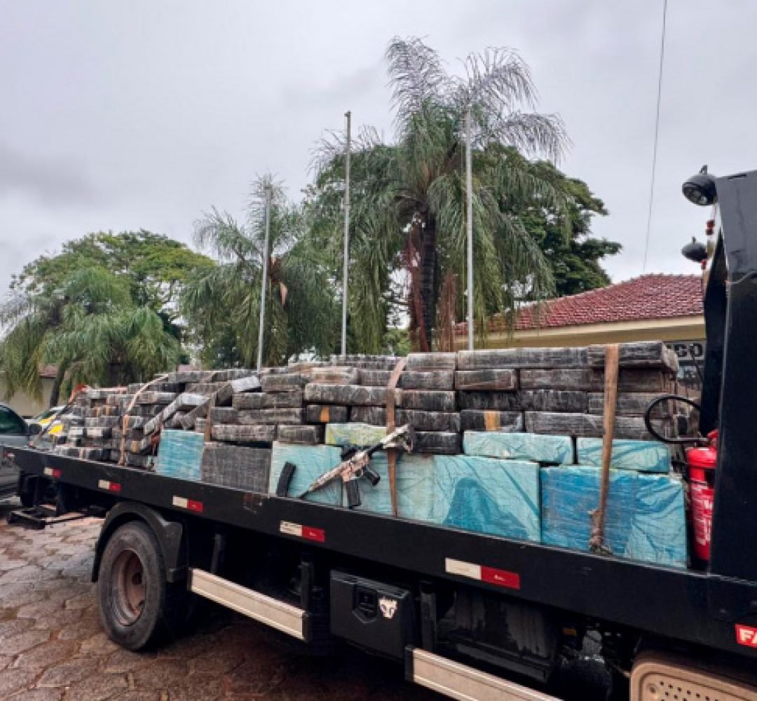 PMPR apreende mais de 5 toneladas de maconha e fuzil em Planaltina do Paraná