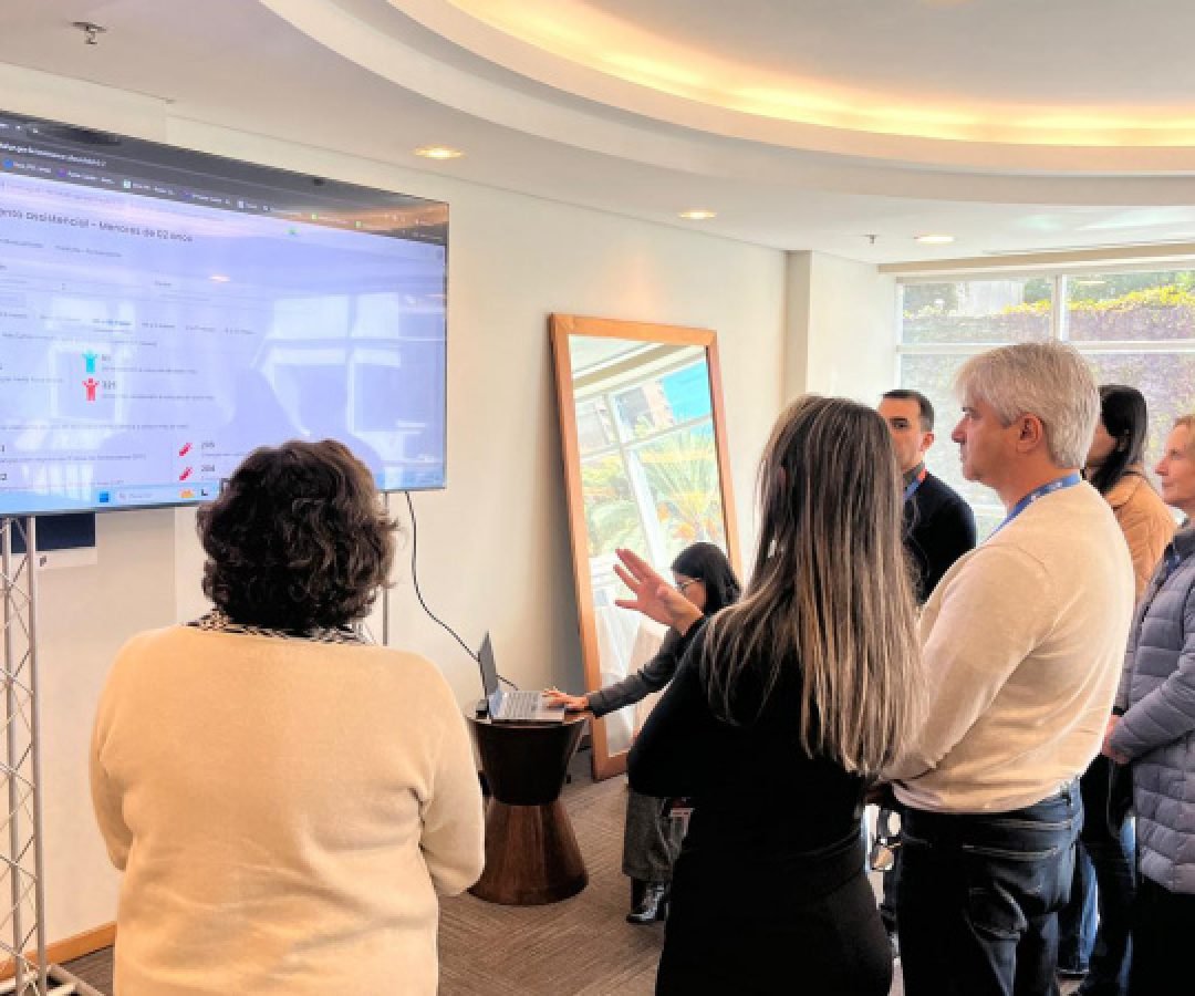 Paraná apresenta plataforma digital de monitoramento em saúde em evento nacional