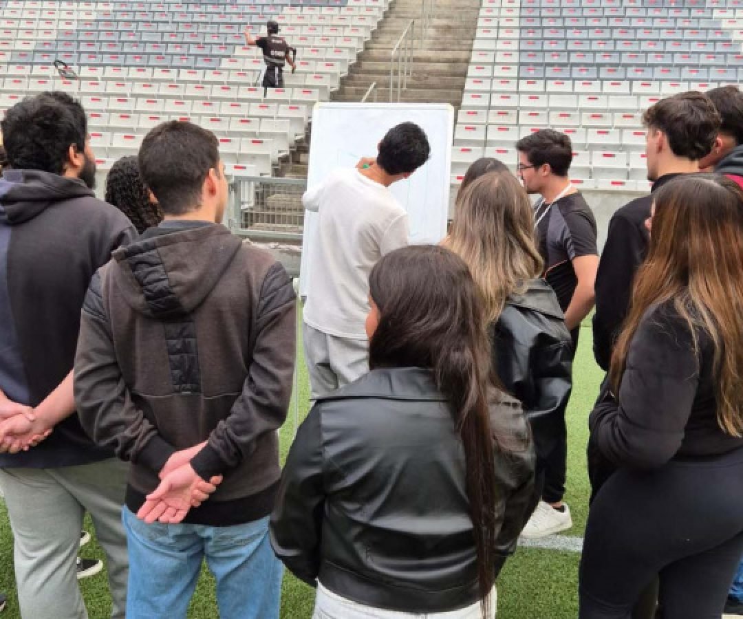 Com modelo usado na Olimpíada, mutirão de emprego reúne 130 jovens em Curitiba